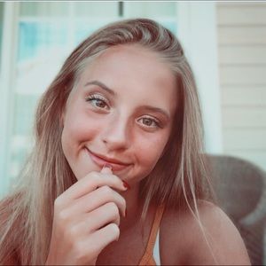 Meet your Posher, Ella